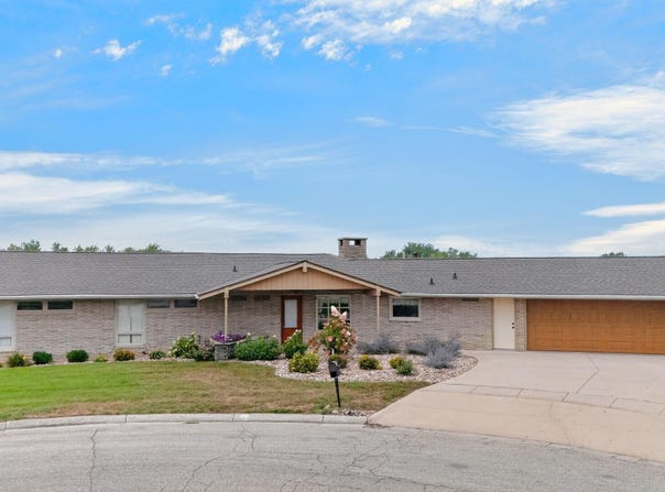305 Orchard Drive, Marshalltown, IA 50158