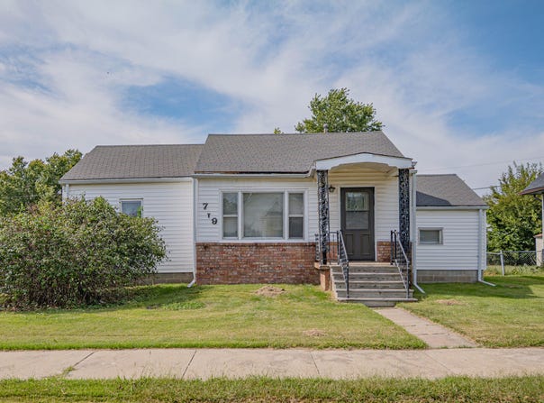 719 Garfield Ave, Moberly, MO 65270