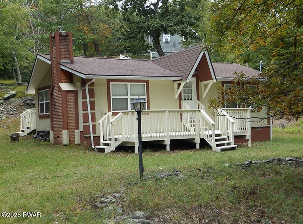 143 Lakeview Drive, Dingmans Ferry, PA 18328