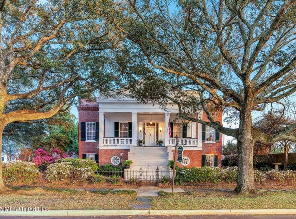 305 S Broadway Street, Natchez, MS 39120