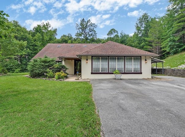 395 Ashley Ln., Oneida, TN 38556