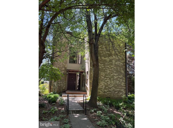 1524 PATHFINDER Lane, MCLEAN, VA 22101
