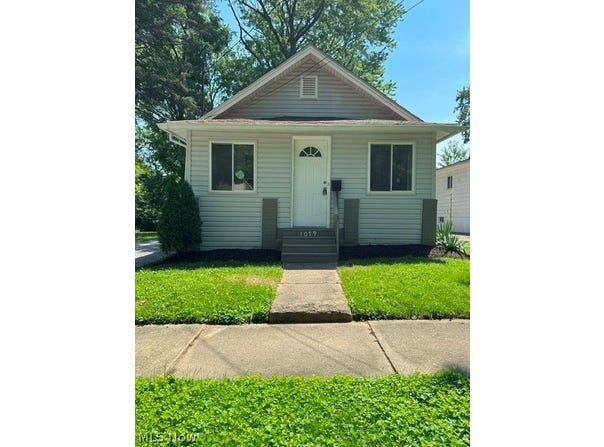 1079 Peerless Avenue, Akron, OH 44320