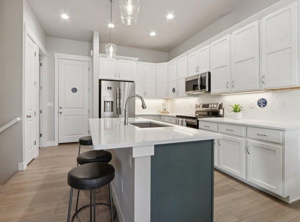 176 High Point Dr, Longmont, CO 80504