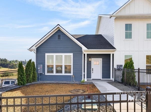1298 Edington, Moscow, ID 83843