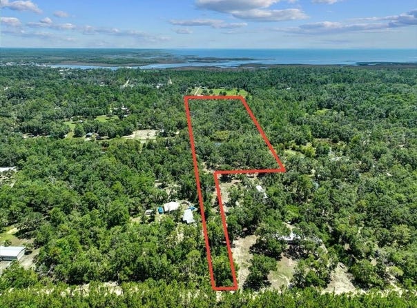 504 NW Roys Rd, Steinhatchee, FL 32359