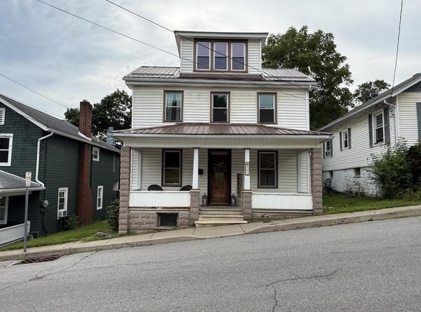 5th 805, Huntingdon, PA 16652