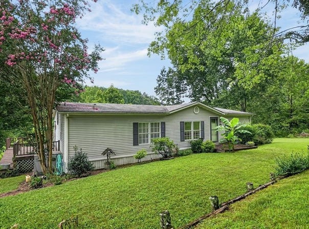 330 Greenbriar Rd., Hilham, TN 38568