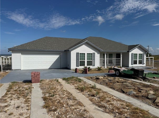 100 Lakeview Trace, Three Rivers, TX 78071