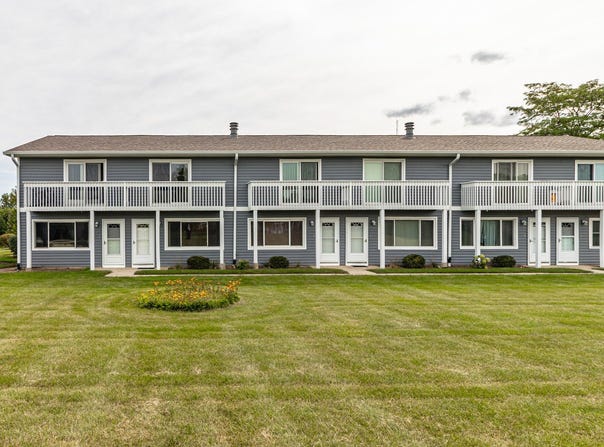 17346 W Maple Lane, Gurnee, IL 60031