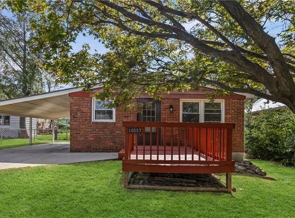 10557 E Lake Drive, Independence, MO 64053