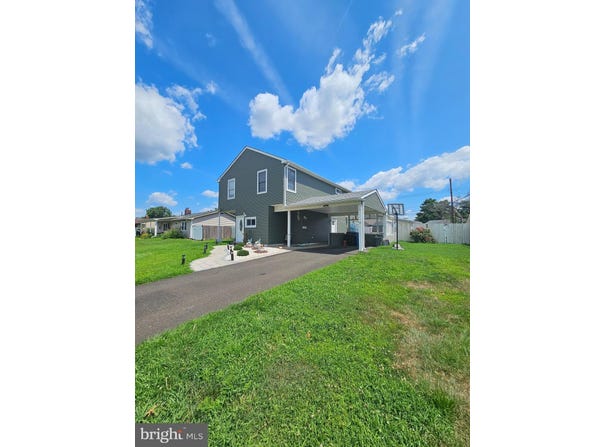 12 CRESCENT Lane, LEVITTOWN, PA 19055