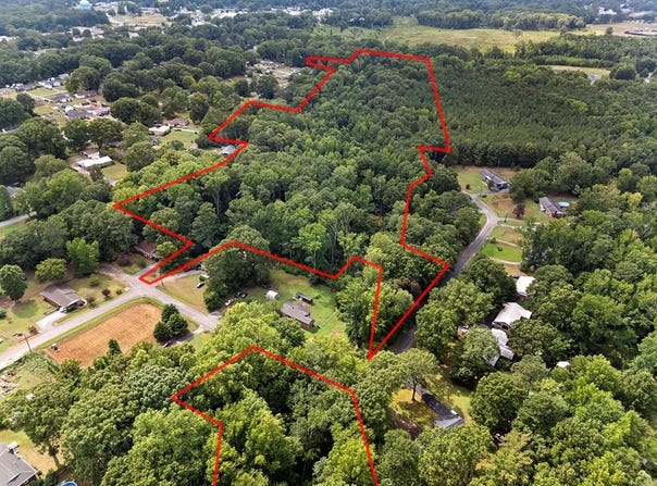 Lakewood Dr, Clinton, SC 29325