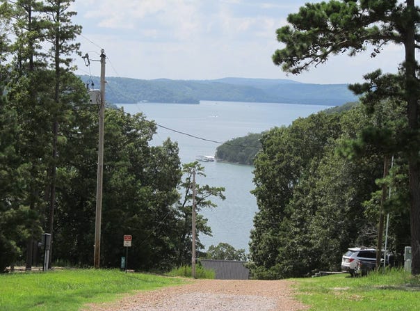 1 Timber Ridge Road, Eureka Springs, AR 72632