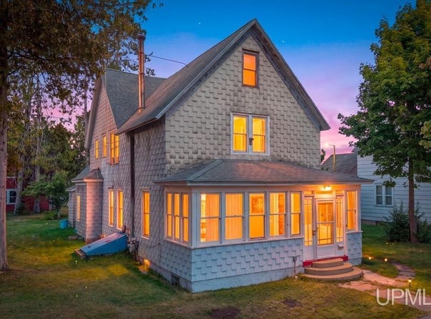 1116 Minnesota Avenue, Gladstone, MI 49837
