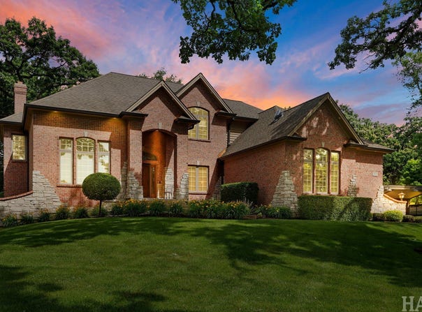 2601 Rolling Oaks Road, Spring Grove, IL 60081