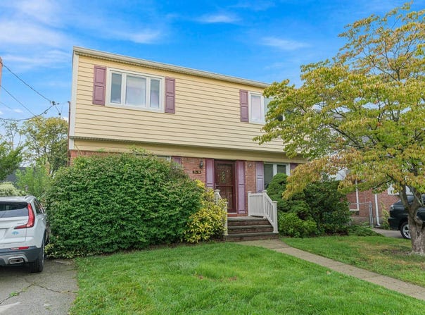 7616 269th, New Hyde Park, NY 11040