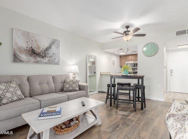 3033 E DEVONSHIRE Avenue, Phoenix, AZ 85016