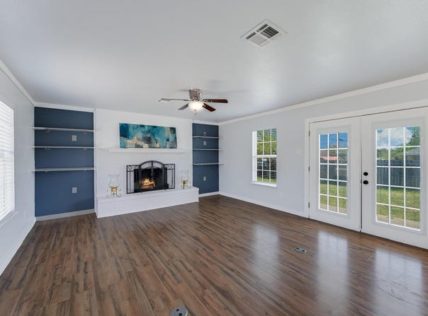 155 Travis Ln, Spicewood, TX 78669