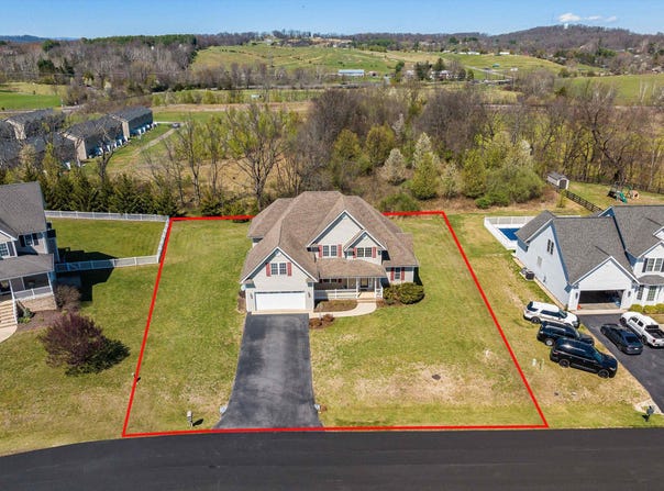 49 BOWMANS RUN DR, STUARTS DRAFT, VA 24477