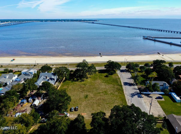 400 N Beach Boulevard, Waveland, MS 39576