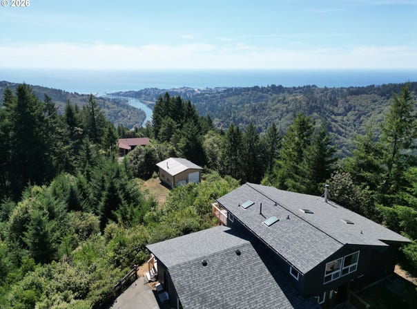 17450 Mountain Dr, Brookings, OR 97415