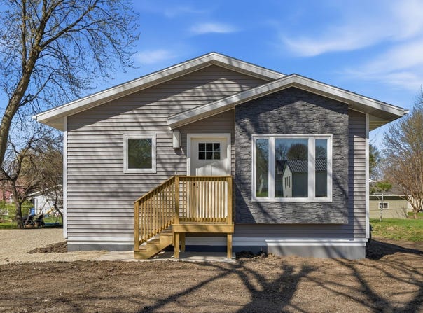 341 S Chestnut Avenue, New Hampton, IA 50659