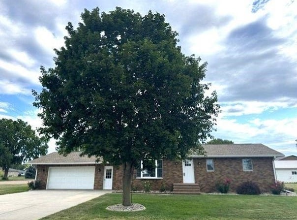 314 8th St., Springfield, SD 57062