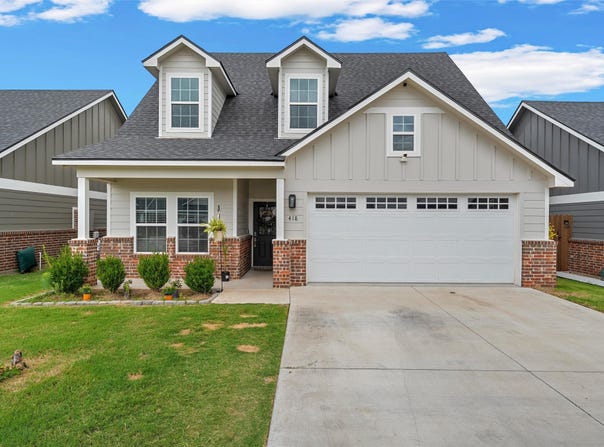 418 Travis Drive, McGregor, TX 76657