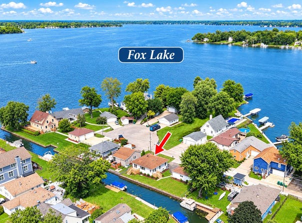 28 Lakeside Lane, Fox Lake, IL 60020