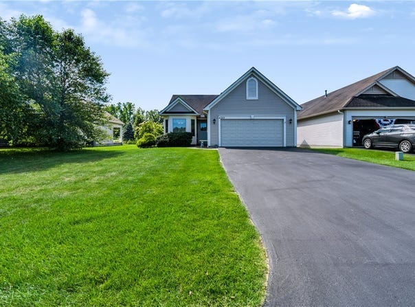 1212 Waterbrook Crossing, Webster, NY 14580