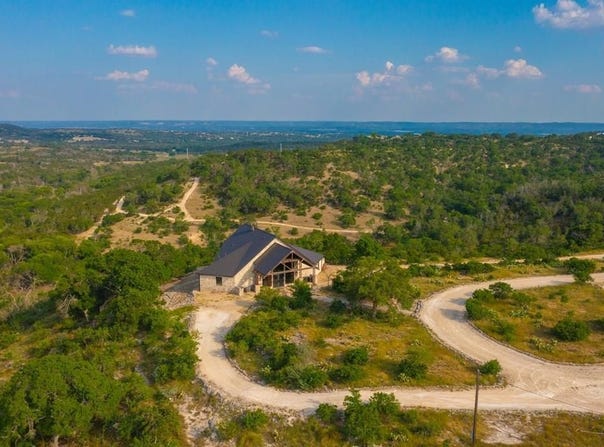 225 Valley View Dr, Comfort, TX 78013