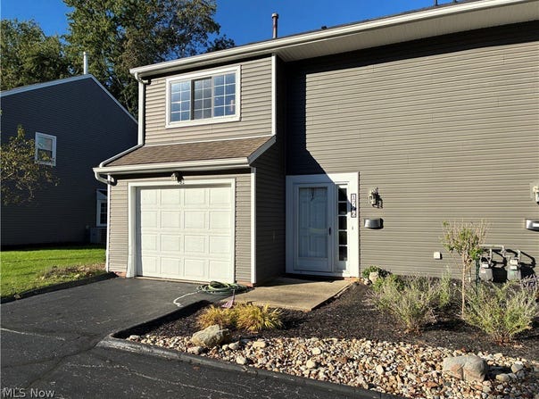 1746 Walnut Lane, Rocky River, OH 44116
