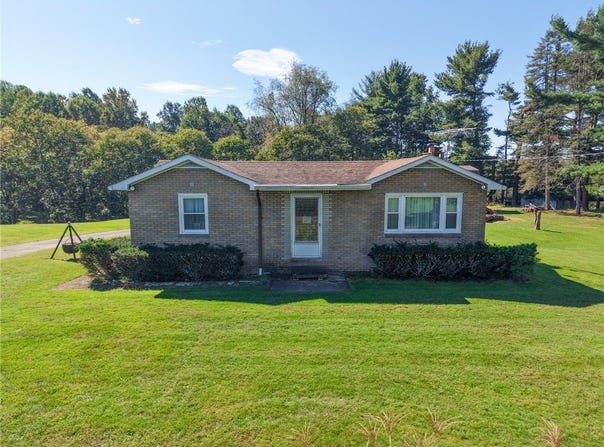 95 Maplewood Rd, Perry Twp, PA 15486