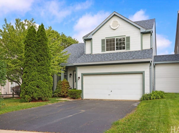 62 E Rustic Lane, Round Lake Beach, IL 60073
