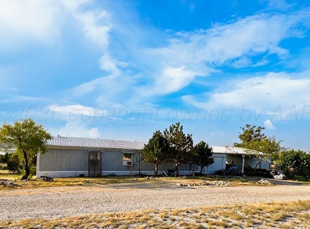 110 E Lobo Drive, Silverton, TX 79257
