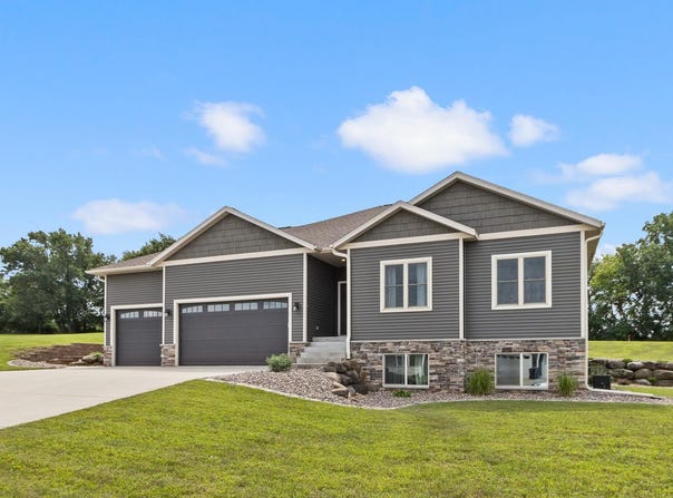 420 Ridgeway Drive, Rio, WI 53960