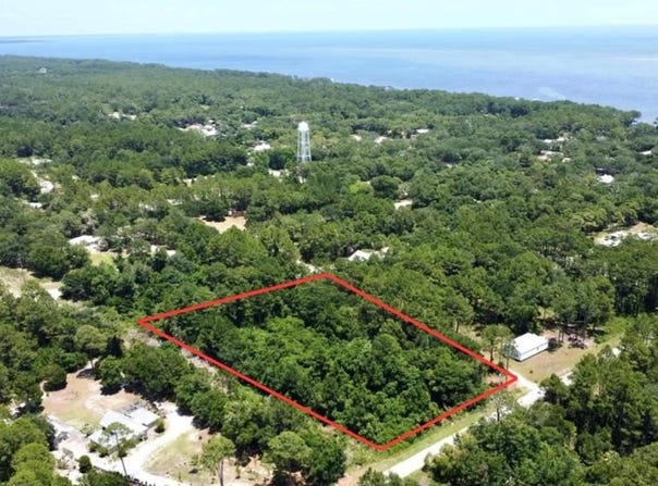 221 Franklin St, Lanark Village, FL 32323
