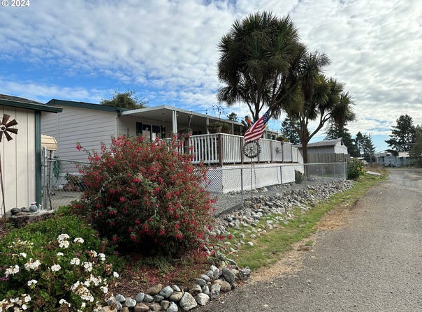 97984 KLAMATH Ave, Brookings, OR 97415