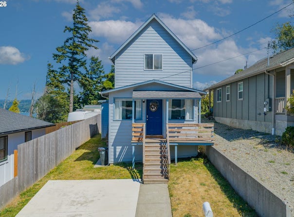 2211 SHERMAN Ave, NorthBend, OR 97459