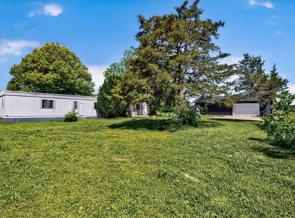 7641 SE Croco RD, Berryton, KS 66409