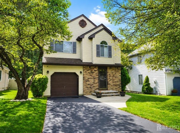 33 Shelly Road, Old Bridge, NJ 08857
