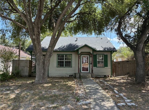 315 E Alice Avenue, Kingsville, TX 78363