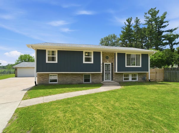 10302 N 493 E, DeMotte, IN 46310