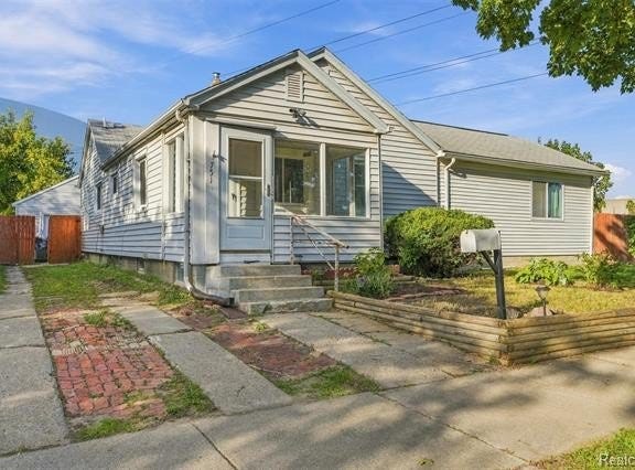 751 E Hazelhurst Street, Ferndale, MI 48220