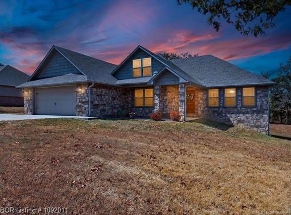 301 Eagle CRST, Poteau, OK 74953