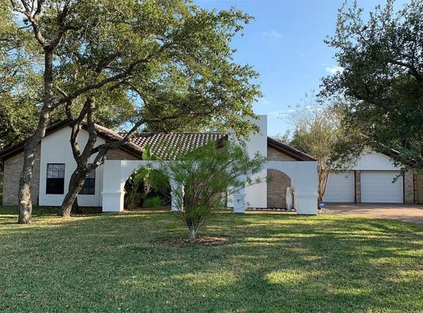 3111 Traylor Boulevard, Rockport, TX 78382