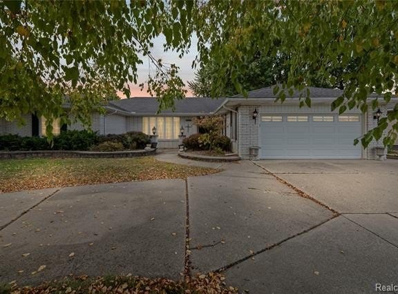38219 Santa Anna Street, Clinton Twp, MI 48036