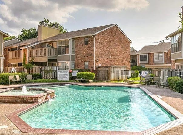 2700 Silver Creek Drive, Arlington, TX 76006