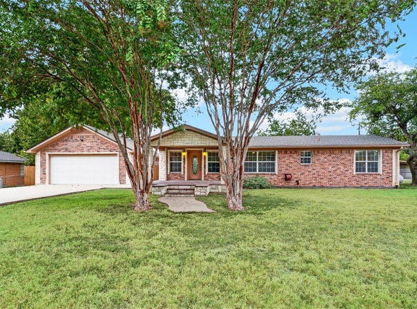 590 Bosque Lane, McGregor, TX 76657